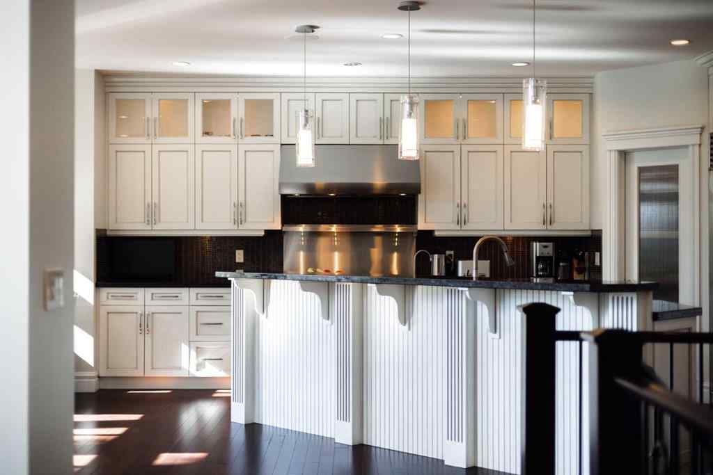 MLS® A2237695 - 2767 77 Street SW in Springbank Hill Calgary, Residential