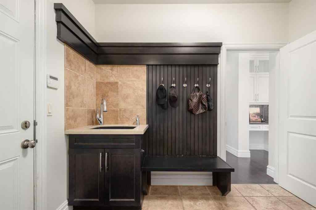 MLS® A2237695 - 2767 77 Street SW in Springbank Hill Calgary, Residential