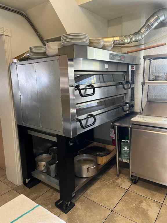 MLS® A2237713 - Unit #100 3811 Edmonton Trail NE in Greenview Calgary, Commercial