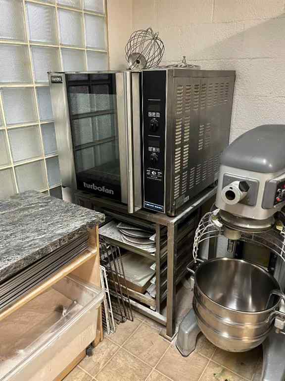 MLS® A2237713 - Unit #100 3811 Edmonton Trail NE in Greenview Calgary, Commercial