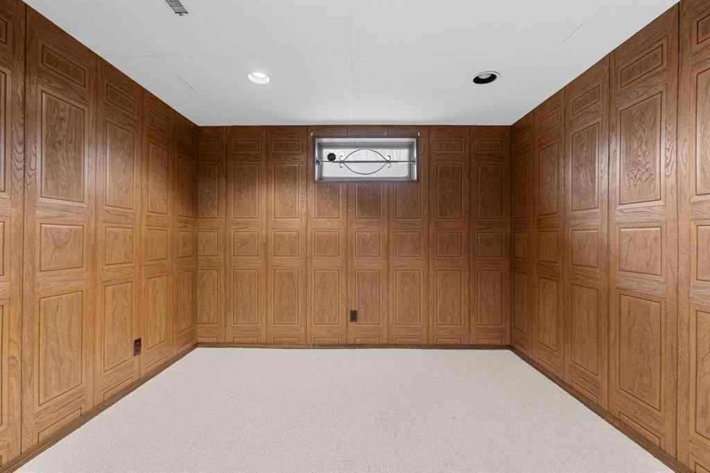 MLS® A2237733 - 127 Fawn Crescent SE in Fairview Calgary, Residential