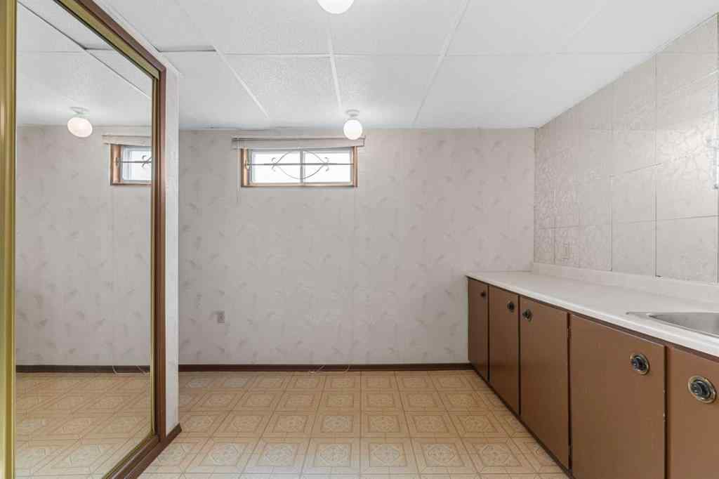 MLS® A2237733 - 127 Fawn Crescent SE in Fairview Calgary, Residential