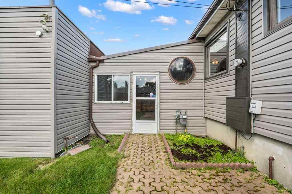 MLS® A2237733 - 127 Fawn Crescent SE in Fairview Calgary, Residential