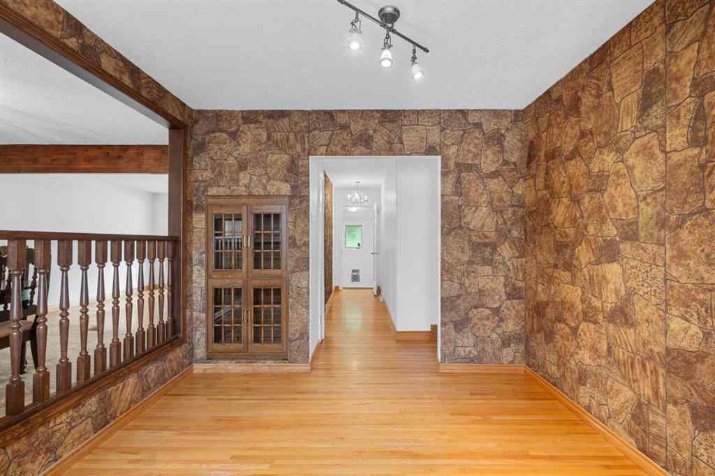 MLS® A2237733 - 127 Fawn Crescent SE in Fairview Calgary, Residential