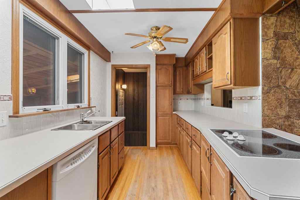 MLS® A2237733 - 127 Fawn Crescent SE in Fairview Calgary, Residential