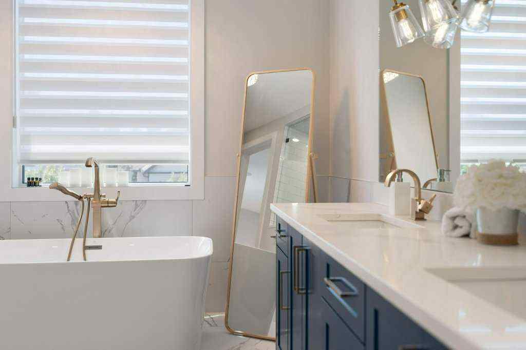 MLS® A2237770 - 424 Discovery Place SW in Discovery Ridge Calgary, Residential