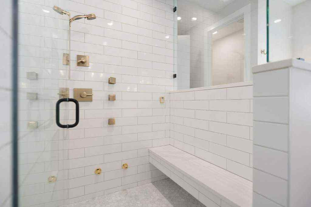 MLS® A2237770 - 424 Discovery Place SW in Discovery Ridge Calgary, Residential