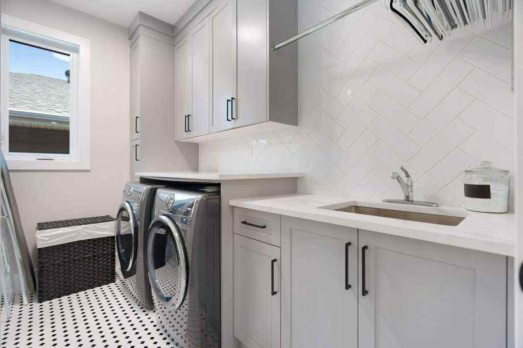 MLS® A2237770 - 424 Discovery Place SW in Discovery Ridge Calgary, Residential