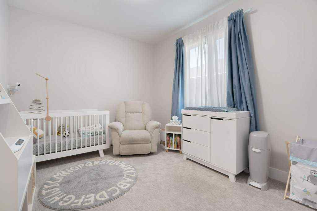 MLS® A2237770 - 424 Discovery Place SW in Discovery Ridge Calgary, Residential