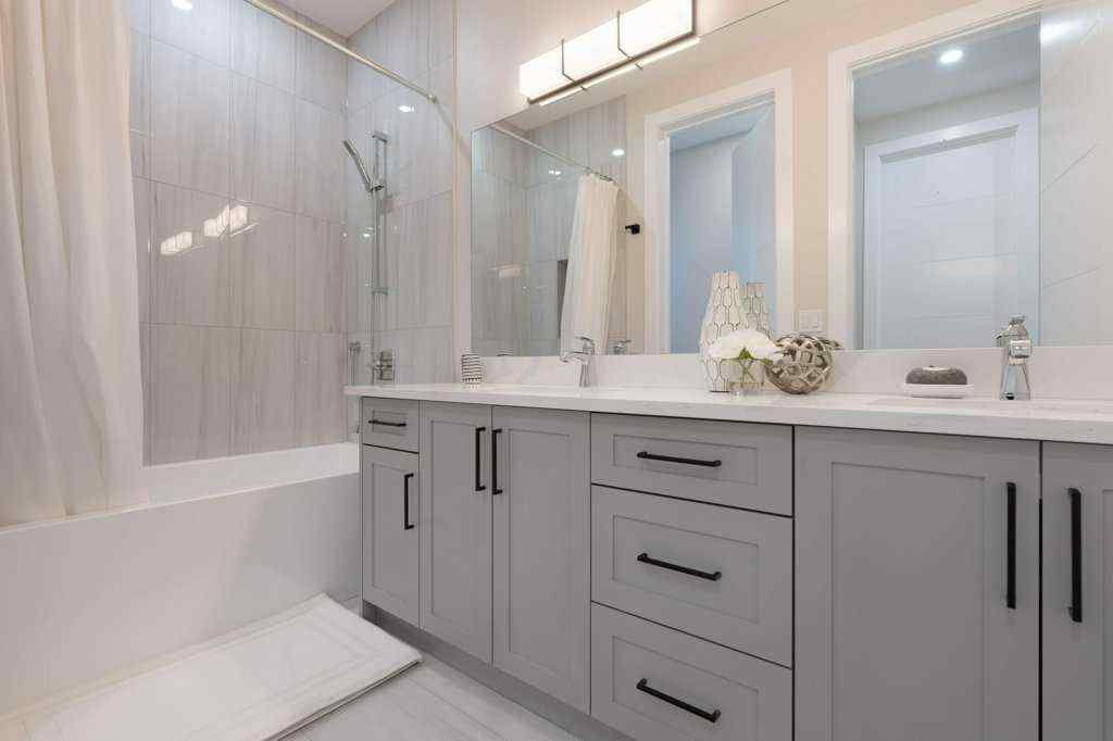MLS® A2237770 - 424 Discovery Place SW in Discovery Ridge Calgary, Residential