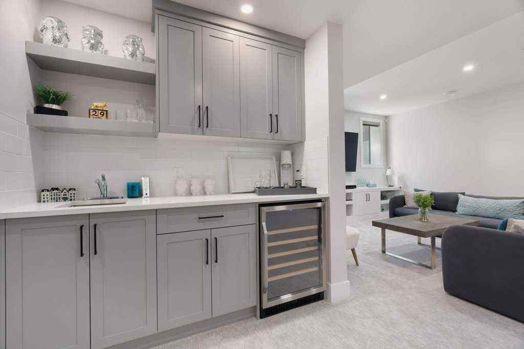MLS® A2237770 - 424 Discovery Place SW in Discovery Ridge Calgary, Residential