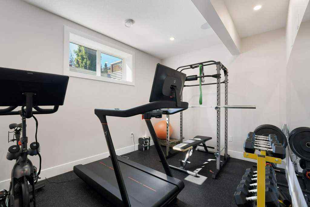 MLS® A2237770 - 424 Discovery Place SW in Discovery Ridge Calgary, Residential