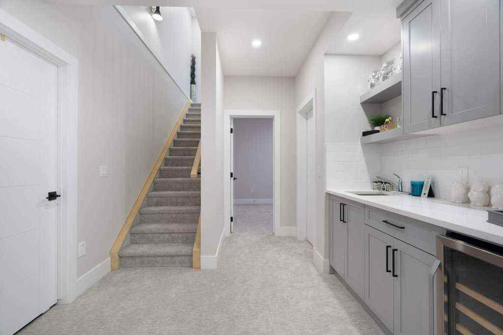 MLS® A2237770 - 424 Discovery Place SW in Discovery Ridge Calgary, Residential