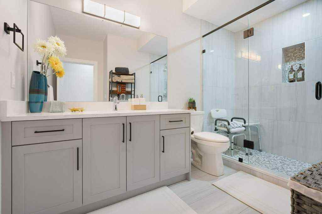 MLS® A2237770 - 424 Discovery Place SW in Discovery Ridge Calgary, Residential