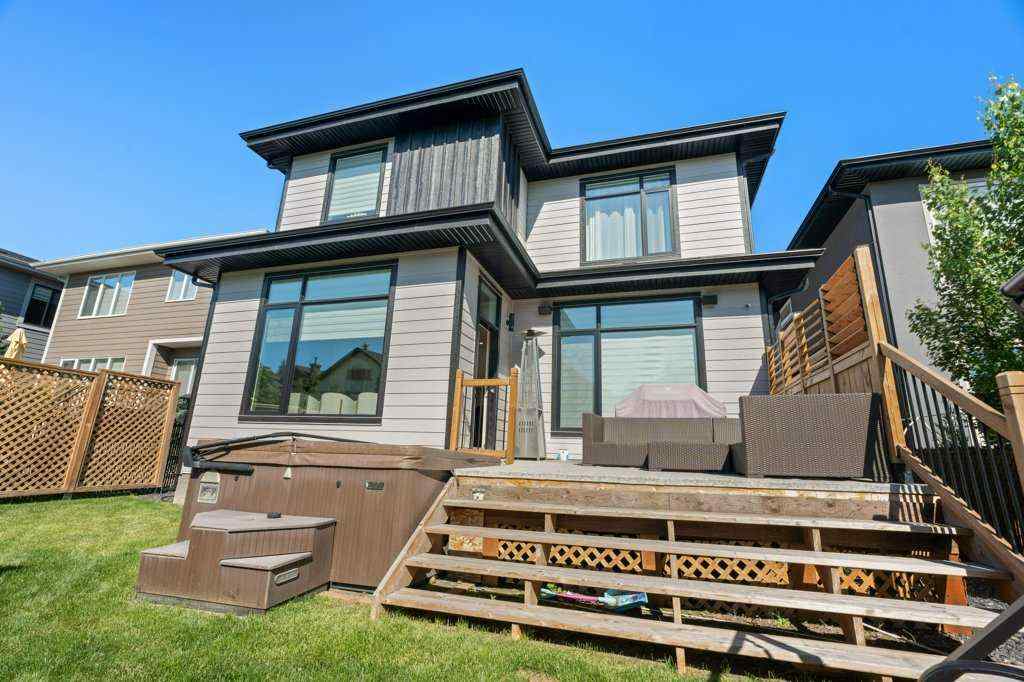 MLS® A2237770 - 424 Discovery Place SW in Discovery Ridge Calgary, Residential