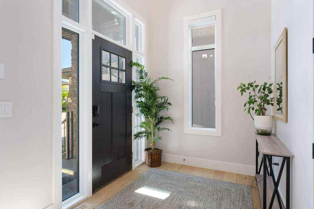 MLS® A2237770 - 424 Discovery Place SW in Discovery Ridge Calgary, Residential