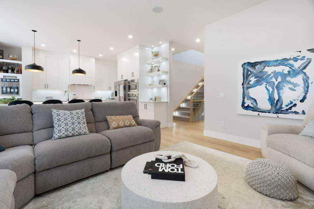 MLS® A2237770 - 424 Discovery Place SW in Discovery Ridge Calgary, Residential