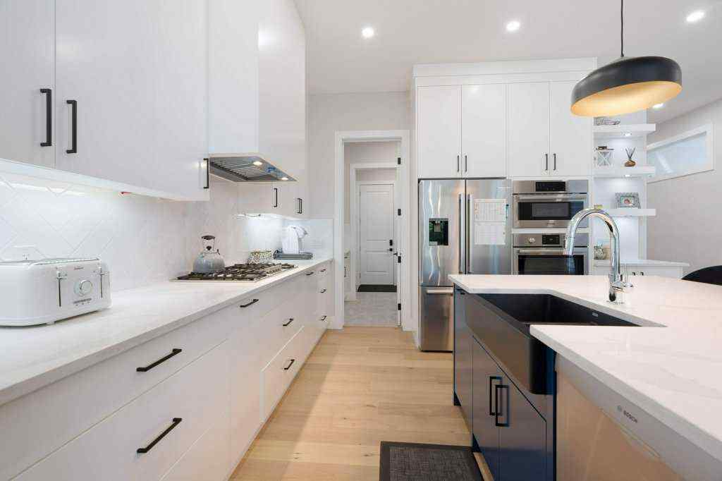 MLS® A2237770 - 424 Discovery Place SW in Discovery Ridge Calgary, Residential