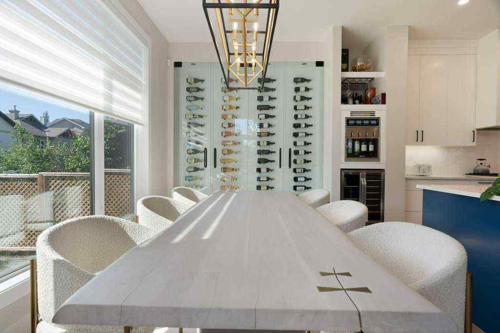 MLS® A2237770 - 424 Discovery Place SW in Discovery Ridge Calgary, Residential