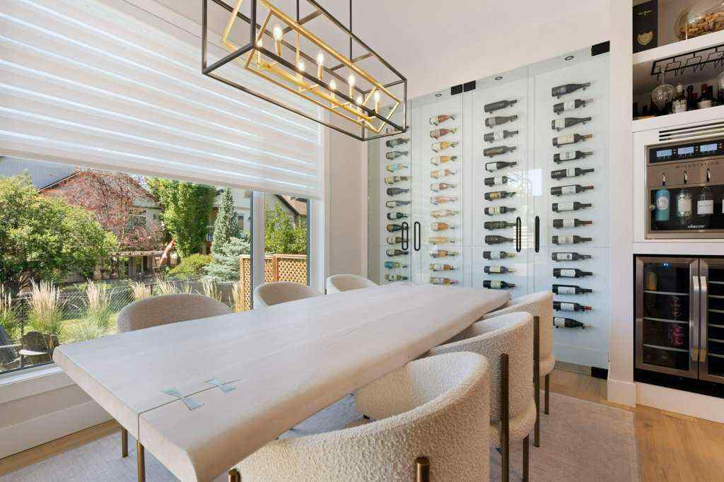MLS® A2237770 - 424 Discovery Place SW in Discovery Ridge Calgary, Residential