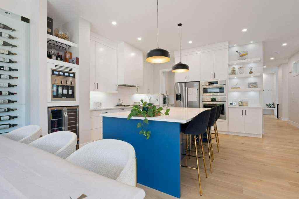 MLS® A2237770 - 424 Discovery Place SW in Discovery Ridge Calgary, Residential