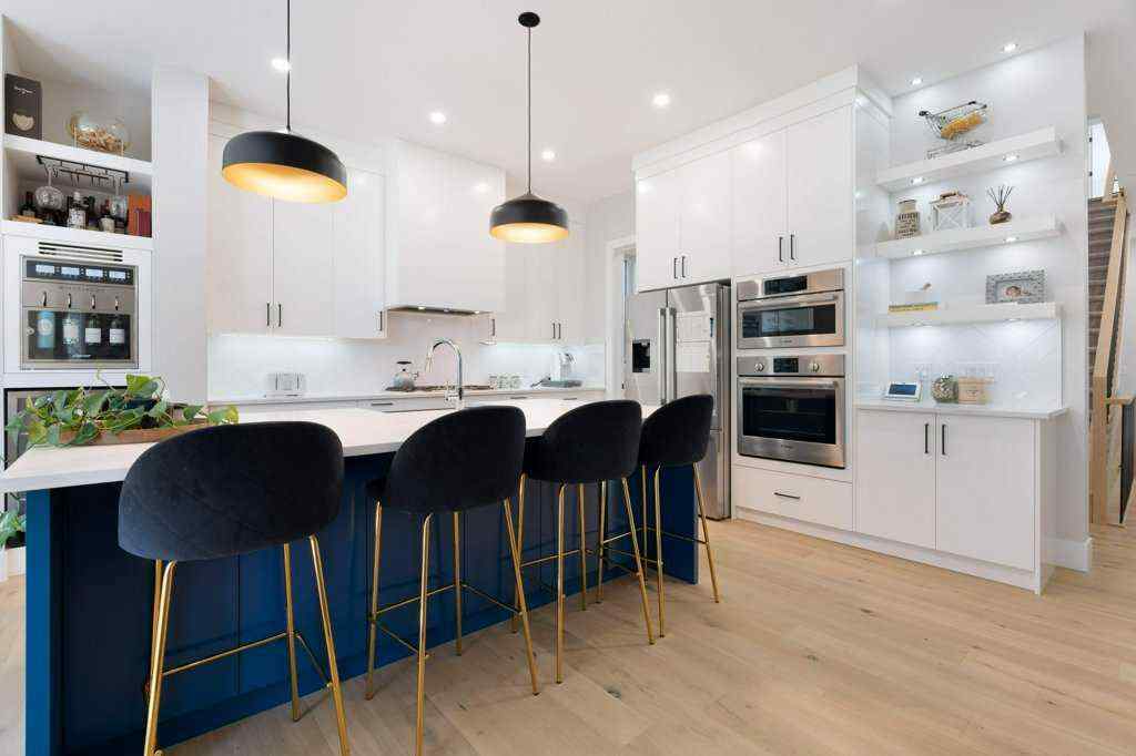 MLS® A2237770 - 424 Discovery Place SW in Discovery Ridge Calgary, Residential