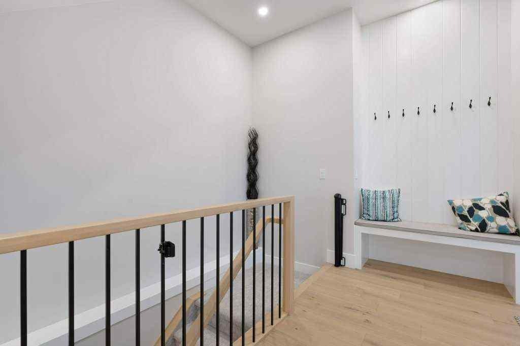 MLS® A2237770 - 424 Discovery Place SW in Discovery Ridge Calgary, Residential
