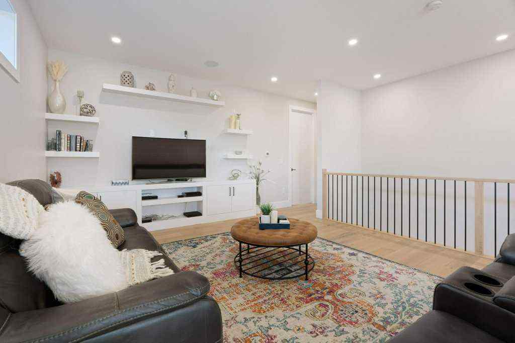 MLS® A2237770 - 424 Discovery Place SW in Discovery Ridge Calgary, Residential
