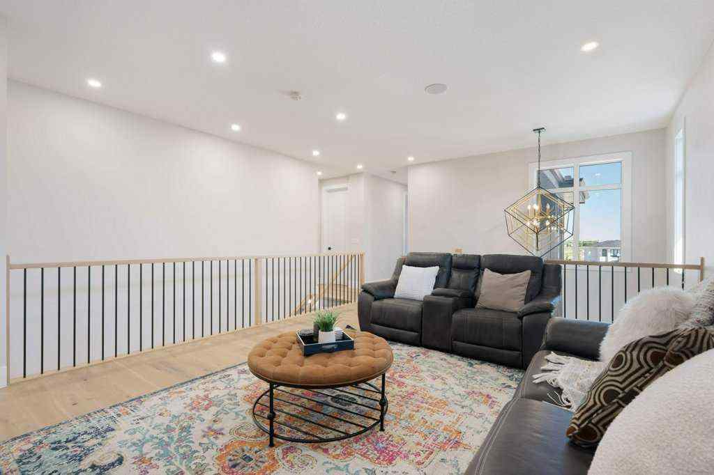 MLS® A2237770 - 424 Discovery Place SW in Discovery Ridge Calgary, Residential