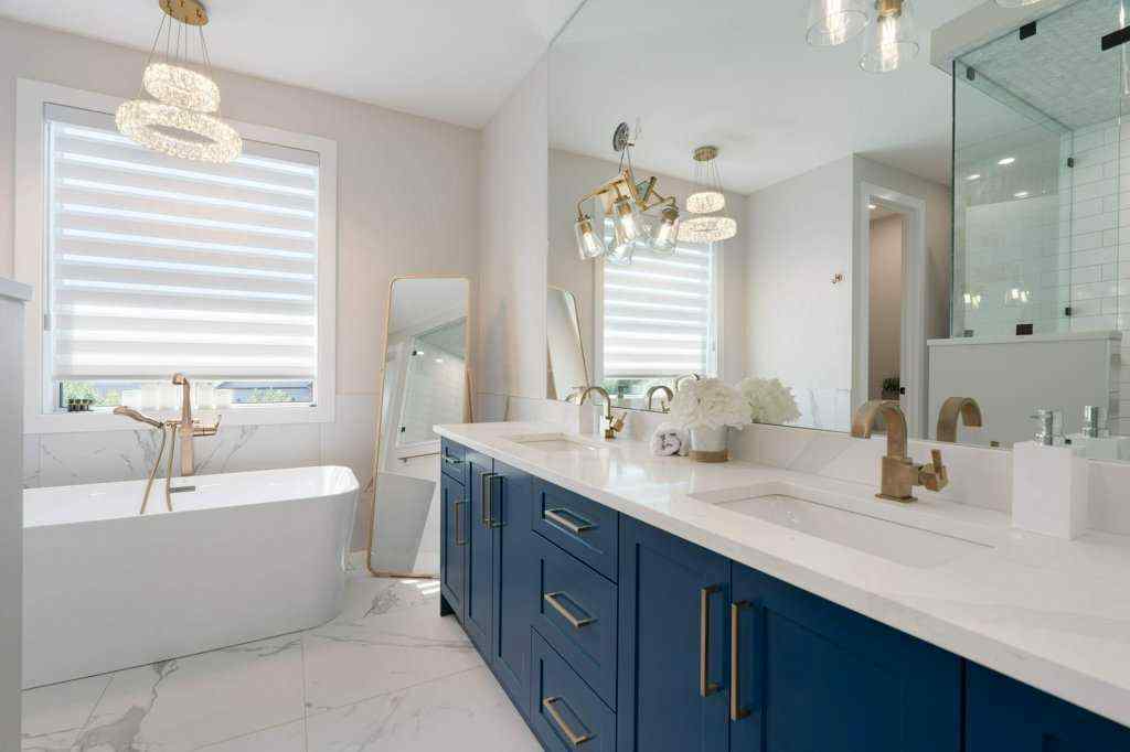 MLS® A2237770 - 424 Discovery Place SW in Discovery Ridge Calgary, Residential