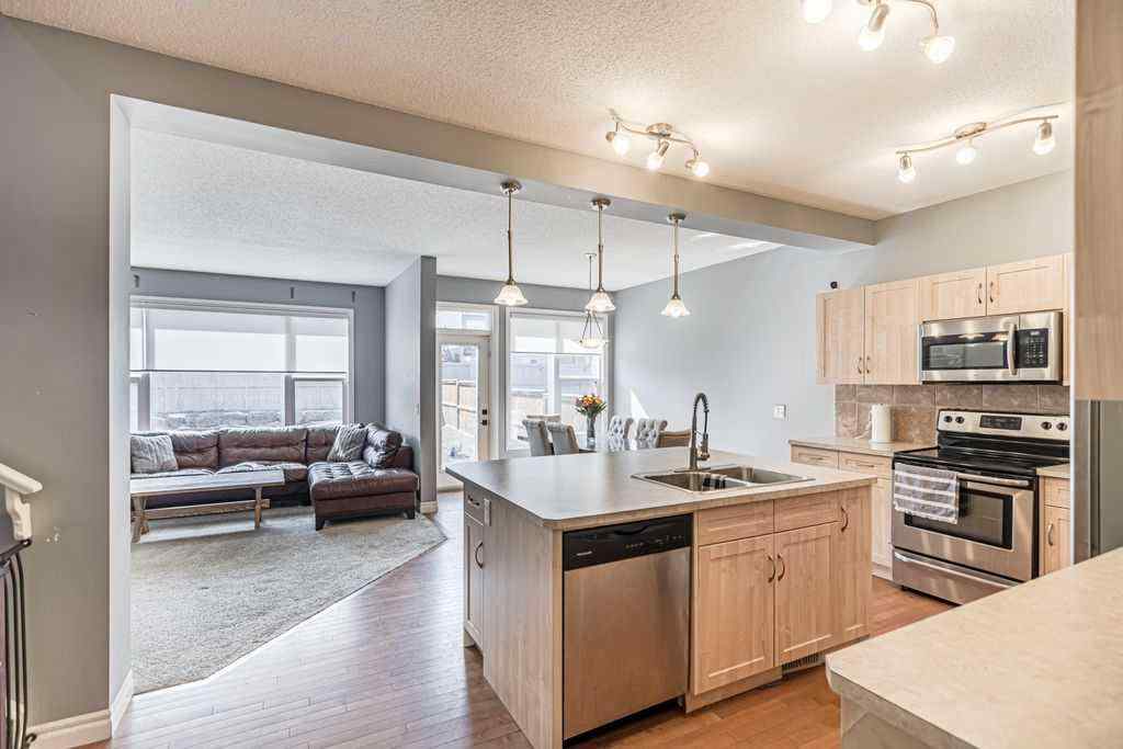 MLS® A2237777 - 402 Hillcrest Circle SW in Hillcrest Airdrie, Residential