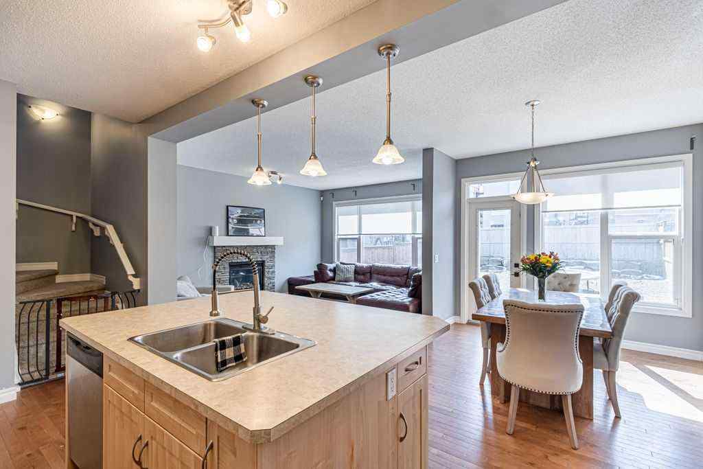 MLS® A2237777 - 402 Hillcrest Circle SW in Hillcrest Airdrie, Residential