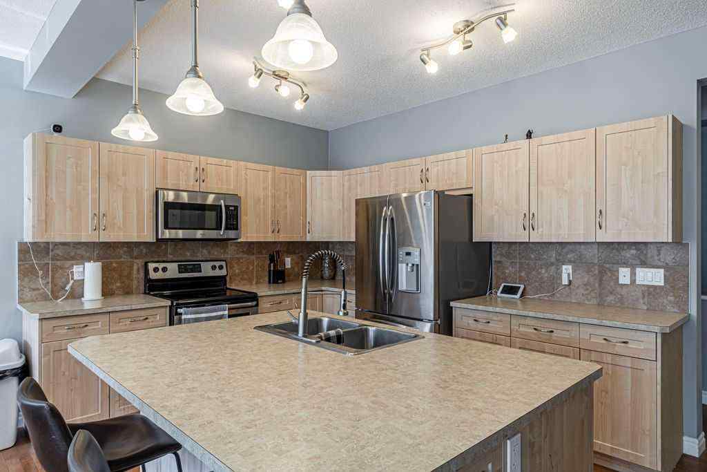 MLS® A2237777 - 402 Hillcrest Circle SW in Hillcrest Airdrie, Residential