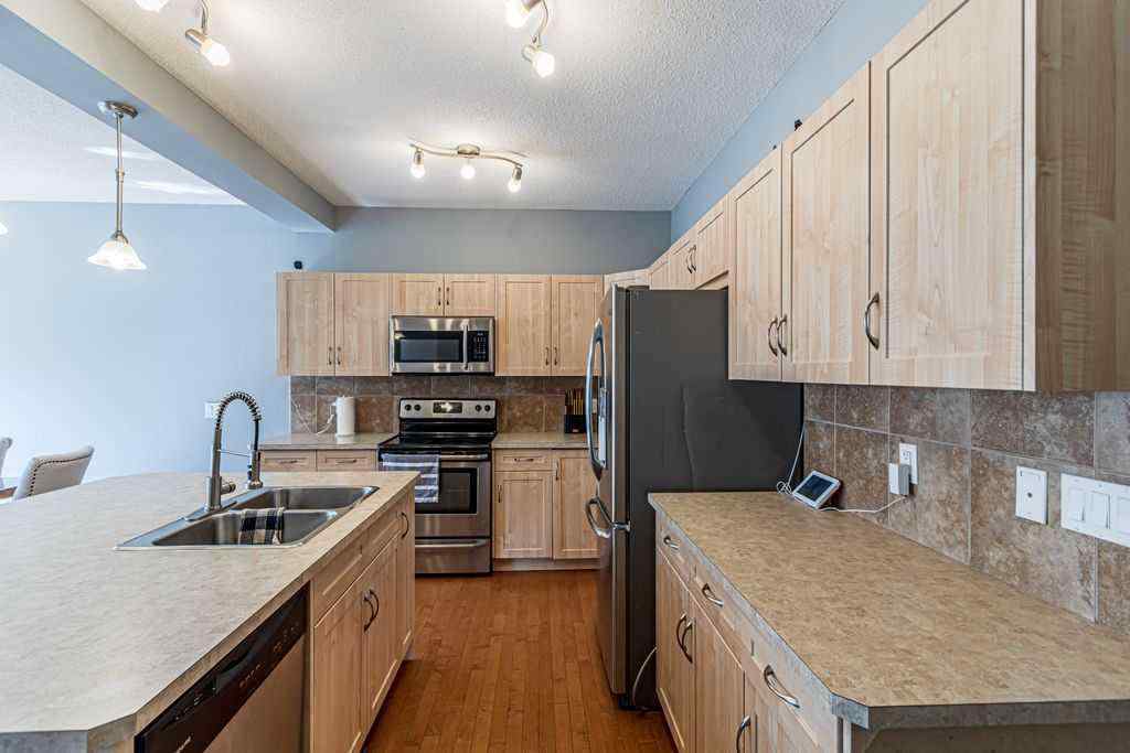 MLS® A2237777 - 402 Hillcrest Circle SW in Hillcrest Airdrie, Residential