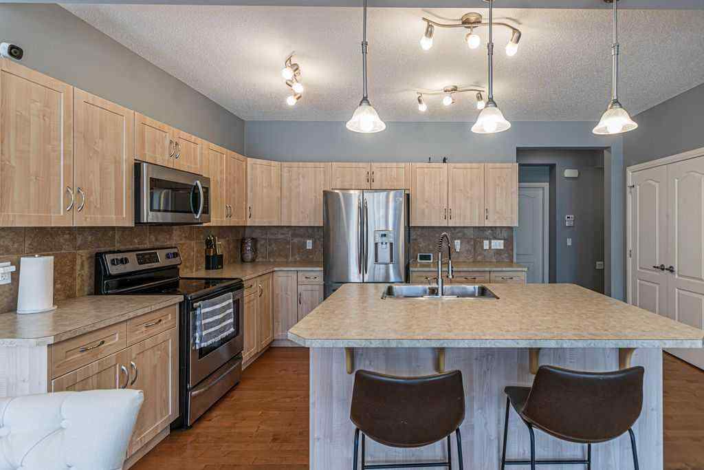 MLS® A2237777 - 402 Hillcrest Circle SW in Hillcrest Airdrie, Residential