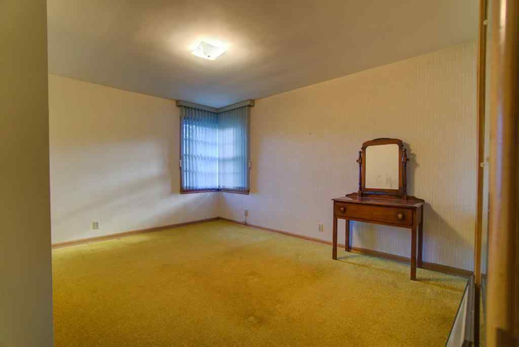 MLS® A2237785 - 237 53 Avenue E in NONE Claresholm, Residential
