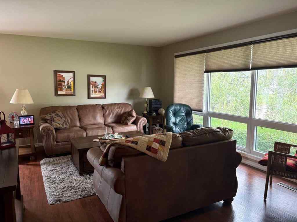 MLS® A2237826 - 4637 52 Street  in NONE Olds, Residential