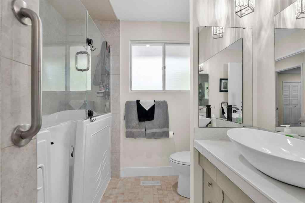 MLS® A2237863 - 7019 Hunterbow Crescent NW in Huntington Hills Calgary, Residential