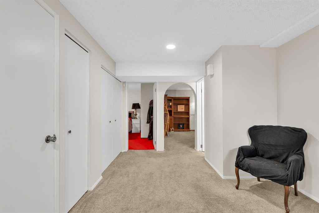 MLS® A2237863 - 7019 Hunterbow Crescent NW in Huntington Hills Calgary, Residential