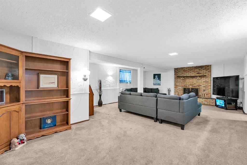 MLS® A2237863 - 7019 Hunterbow Crescent NW in Huntington Hills Calgary, Residential