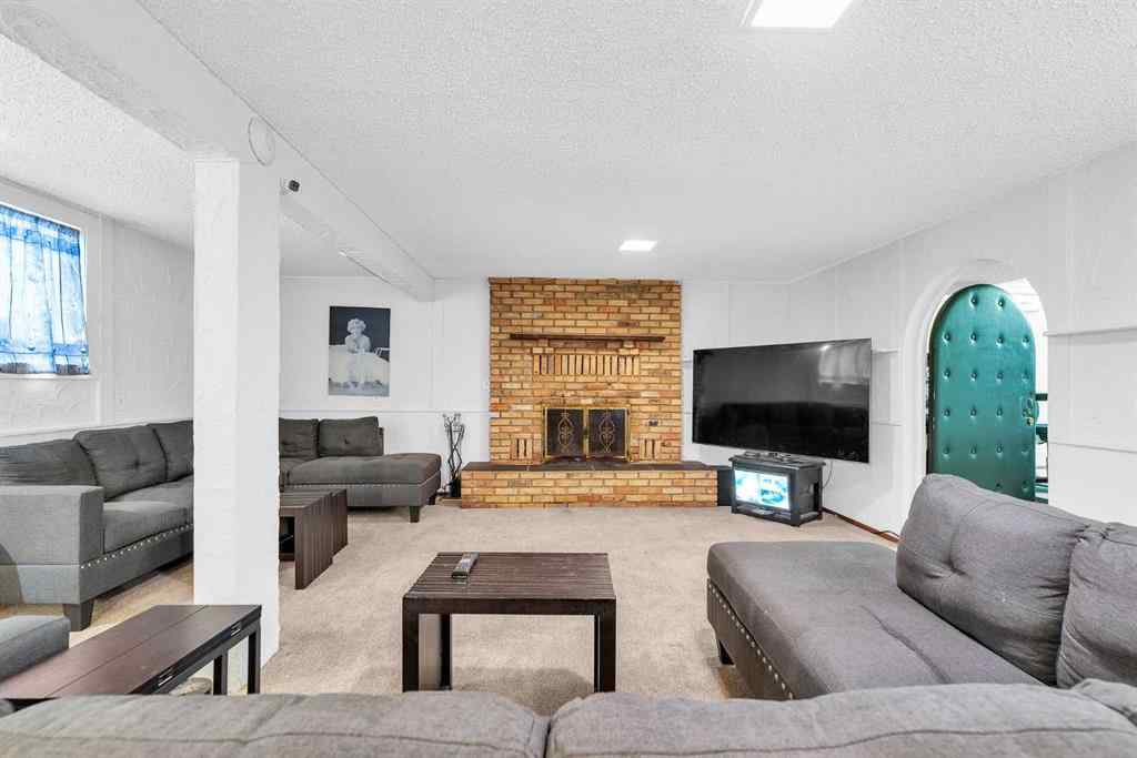 MLS® A2237863 - 7019 Hunterbow Crescent NW in Huntington Hills Calgary, Residential