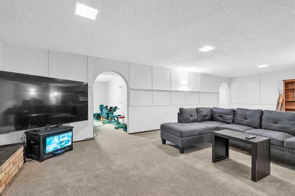 MLS® A2237863 - 7019 Hunterbow Crescent NW in Huntington Hills Calgary, Residential