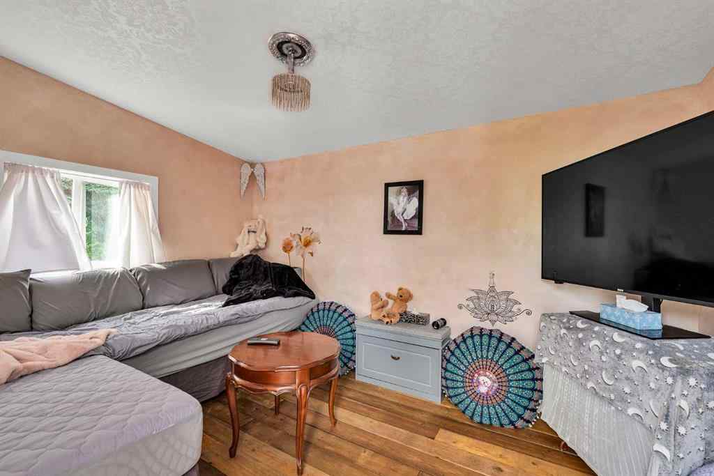 MLS® A2237863 - 7019 Hunterbow Crescent NW in Huntington Hills Calgary, Residential