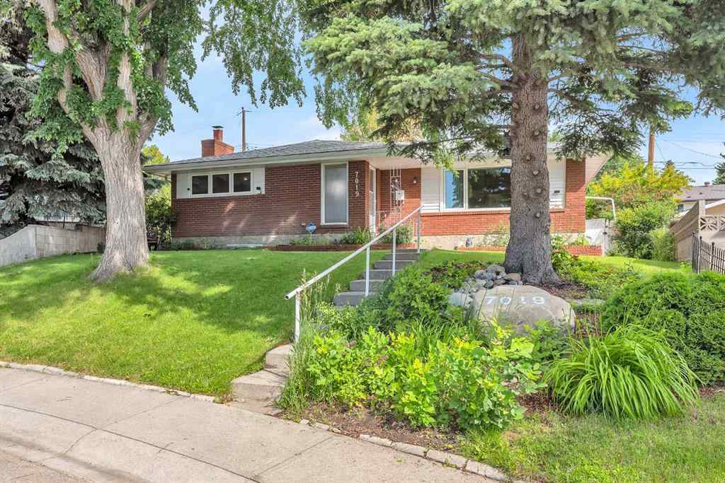 MLS® A2237863 - 7019 Hunterbow Crescent NW in Huntington Hills Calgary, Residential
