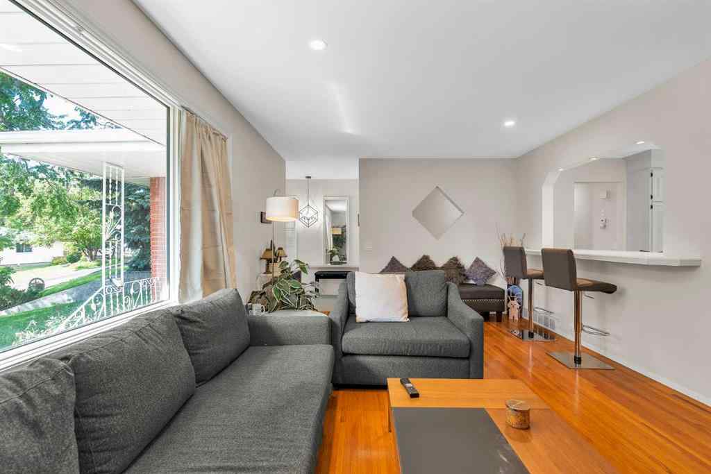 MLS® A2237863 - 7019 Hunterbow Crescent NW in Huntington Hills Calgary, Residential