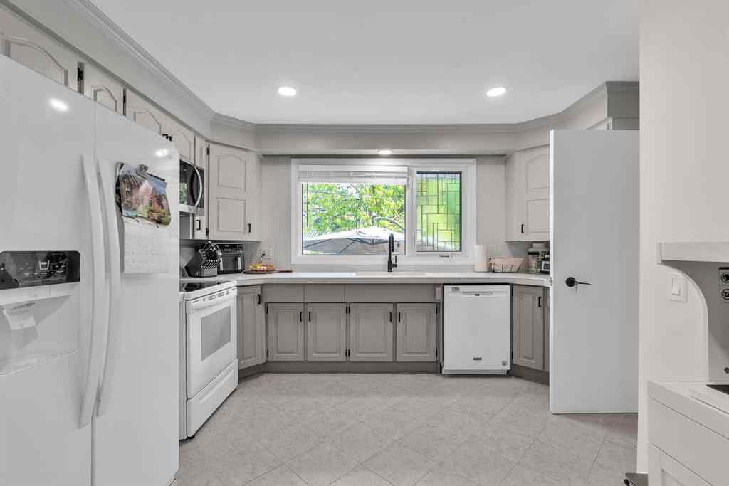 MLS® A2237863 - 7019 Hunterbow Crescent NW in Huntington Hills Calgary, Residential