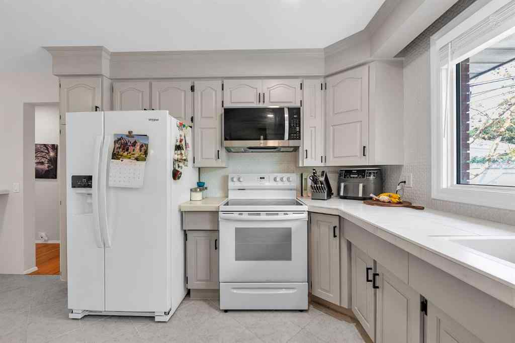 MLS® A2237863 - 7019 Hunterbow Crescent NW in Huntington Hills Calgary, Residential
