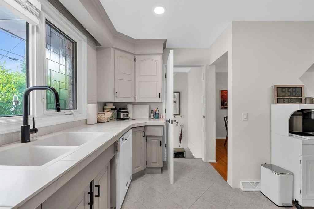 MLS® A2237863 - 7019 Hunterbow Crescent NW in Huntington Hills Calgary, Residential