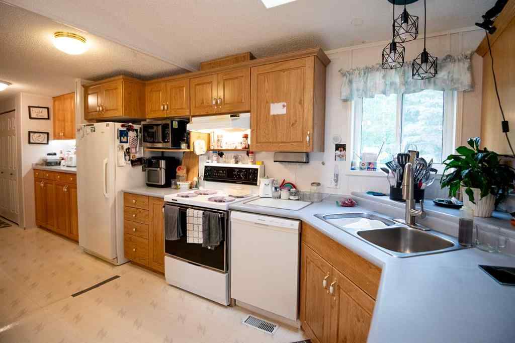 MLS® A2237882 - 18142 Township Road 1044   in NONE Rural Mackenzie County, Agri-Business