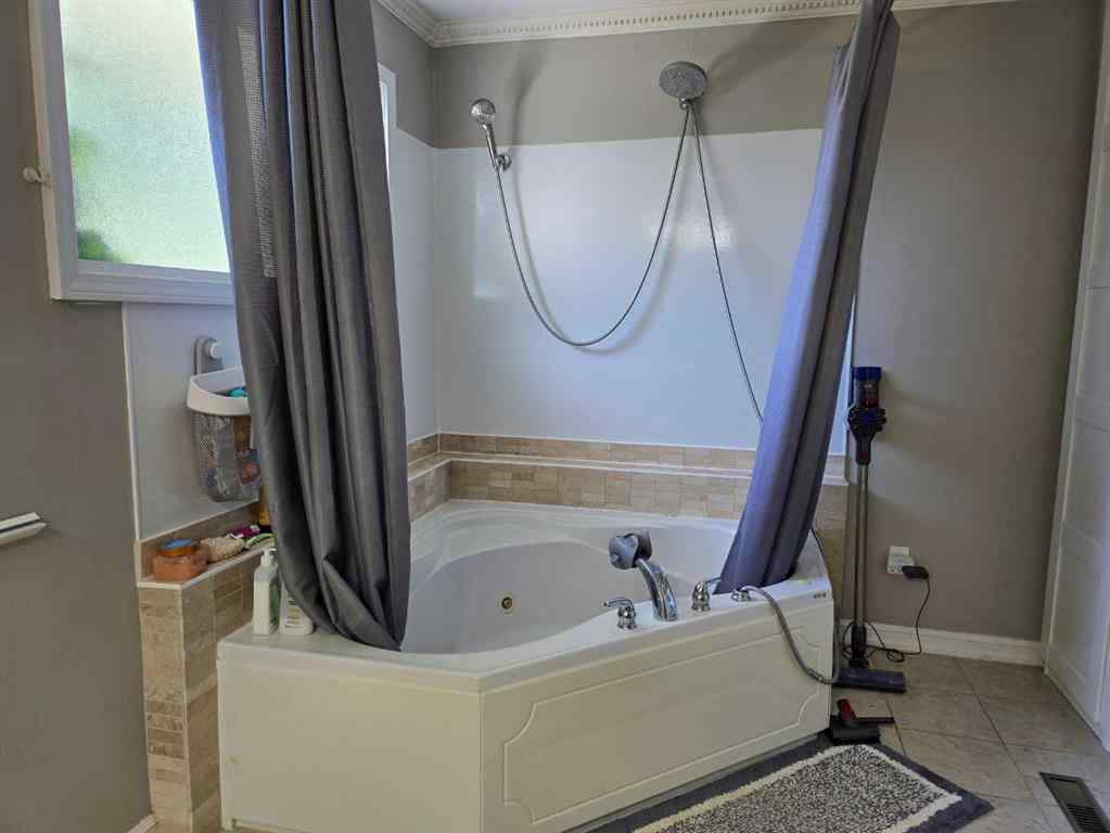 MLS® A2237884 - 4233 7 Avenue  in Edson Edson, Residential